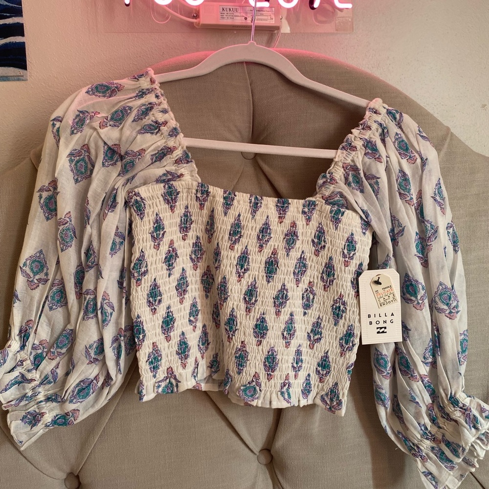 Poof sleeve Billabong shirt
